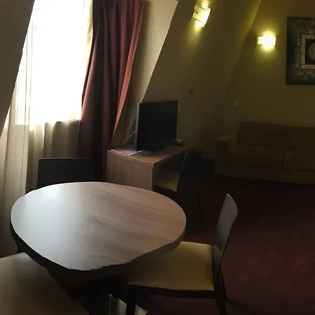 Apartahotel Orion Haussman 3*